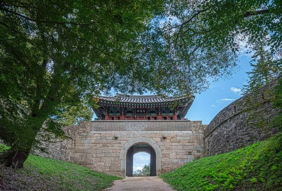 조령산자연휴양림_화장실 외관