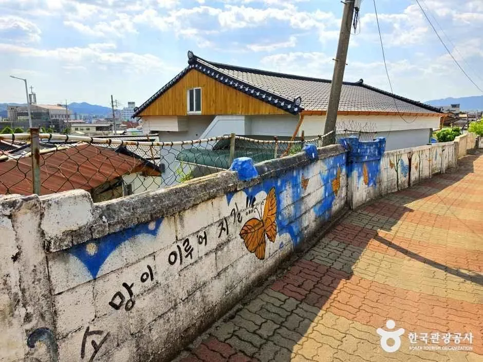 충북_제천_교동민화마을_외부_4.jpg