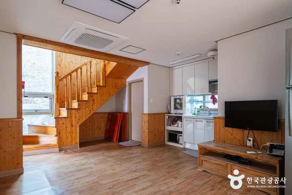 충북_괴산_성불산자연휴양림_내부_3.jpg
