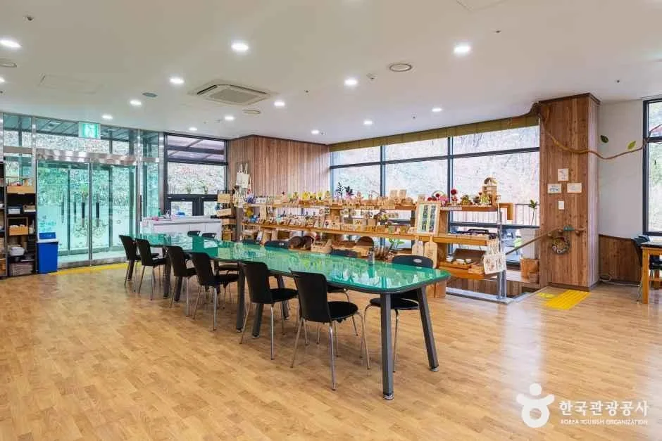 충북_괴산_성불산자연휴양림_내부_2.jpg