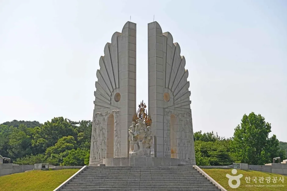 웅비탑