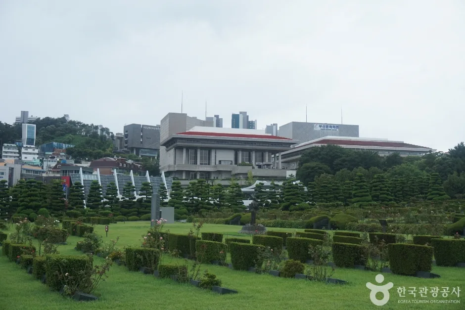 부산_남구_유엔기념공원_외부_3.png