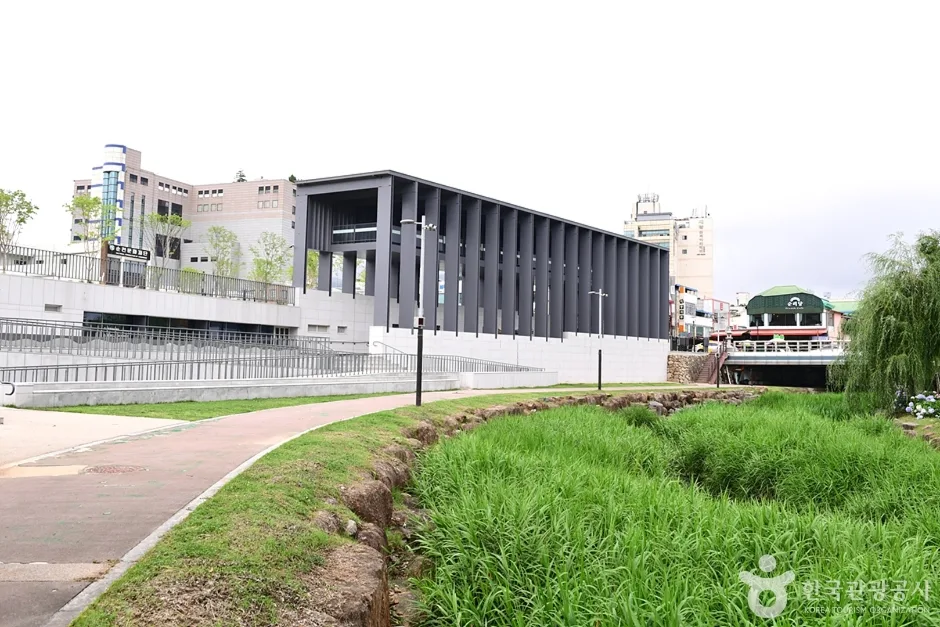 전남_순천_남문터광장_외부_3.jpg