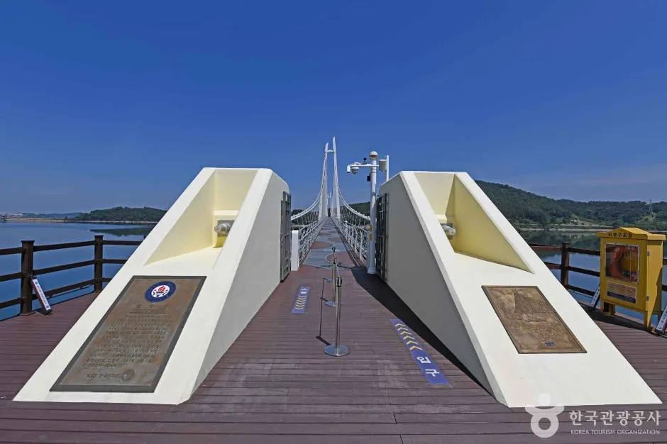 충남_논산_탑정호출렁다리_외부_2.jpg