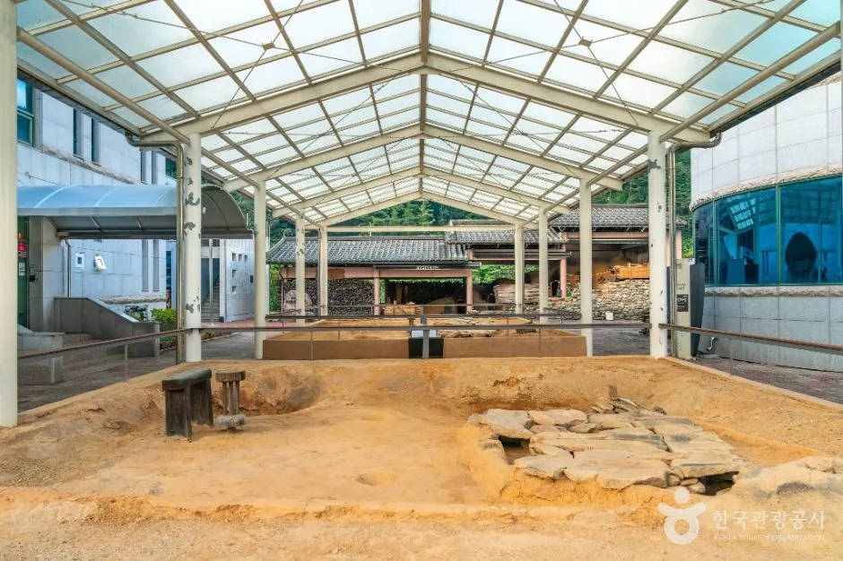 경상북도_문경_문경도자기박물관_실내_1.jpg