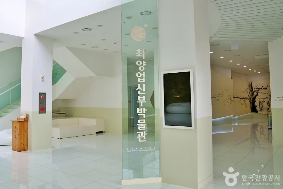 3층 목탑과 너른 들녘, 진천에서 즐기는 가을 나들이_충북_진천_배티성지_3.jpg