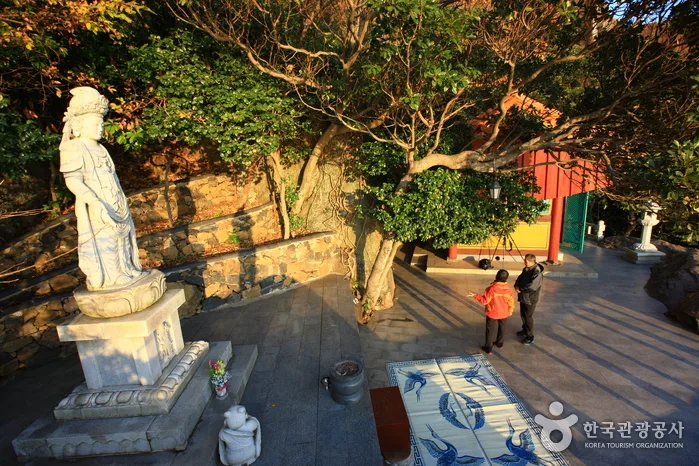 여수 앞바다에 펼쳐진 크고 작은 섬들