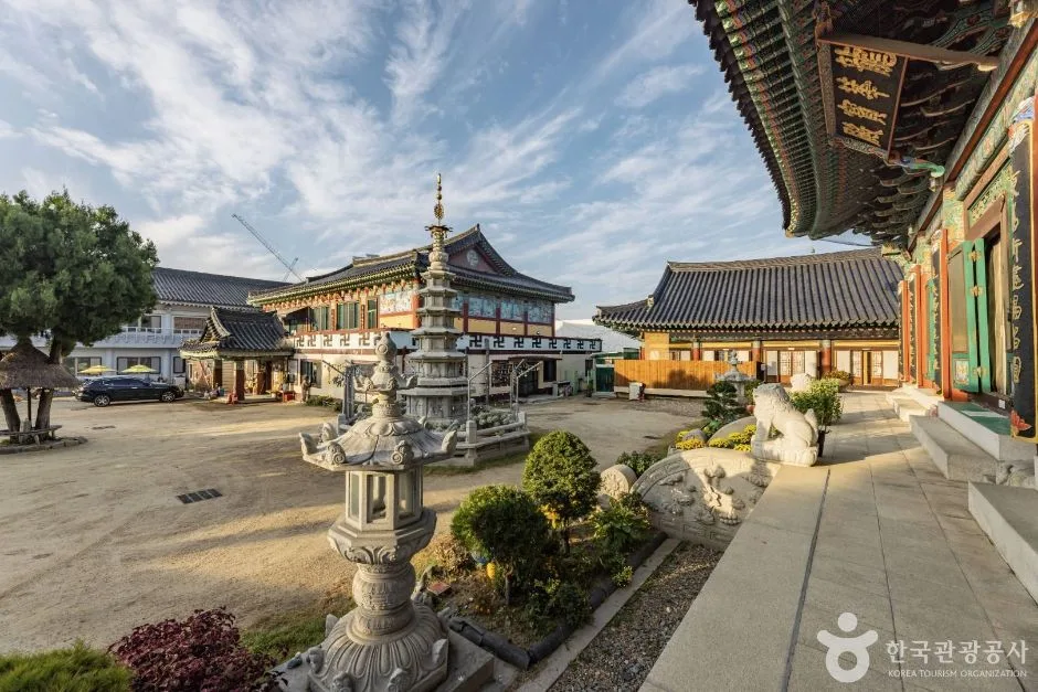 천 년의 역사를 품은 청주, 그 정취를 따라 거닐다_충북_청주_용화사(청주)_1.JPG