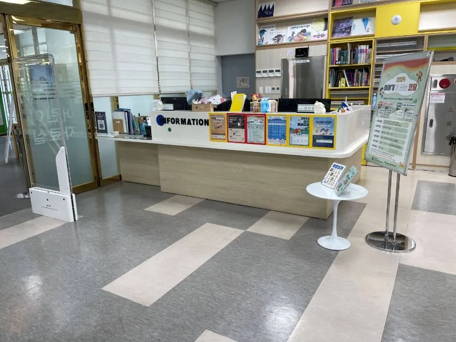 청도도서관_장애인주차장