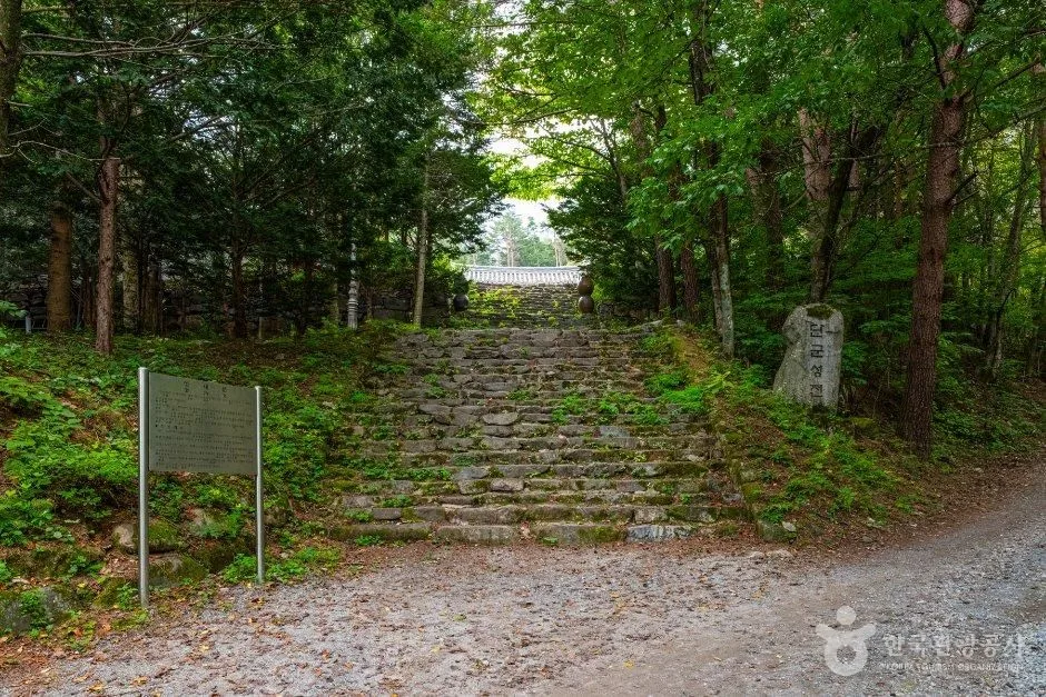 강원_태백_단군성전_외부_2.jpg