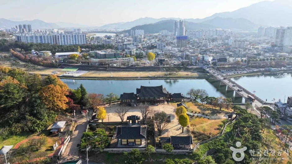 경남_밀양_영남루_외부_7.jpg