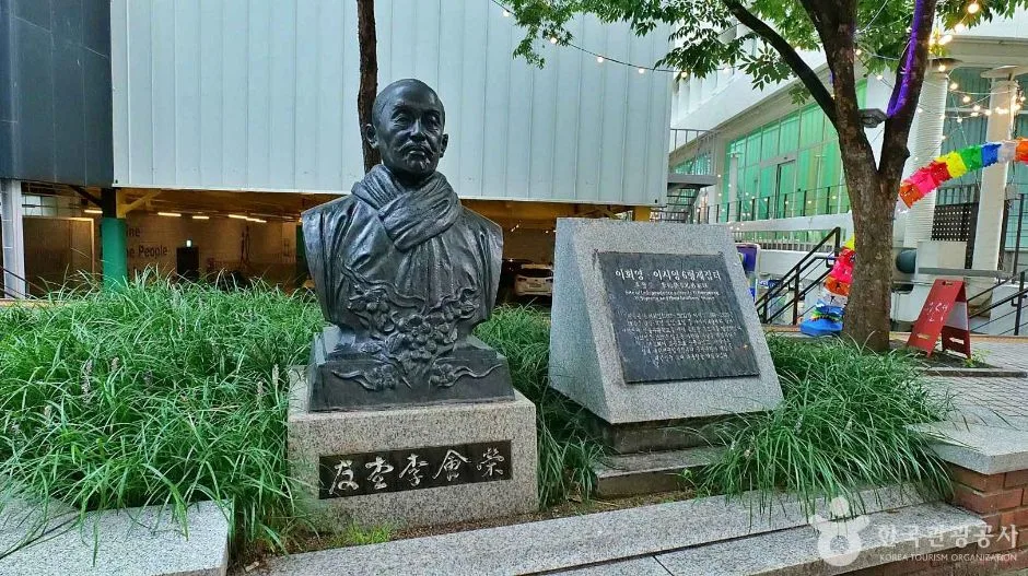 서울_우당 이회형 선생 흉상 (6)