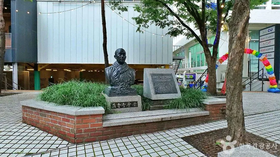 서울_우당 이회형 선생 흉상 (1)