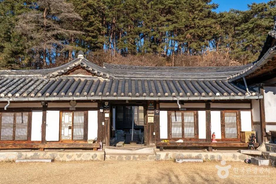 경북_안동_의성김씨학봉종택_외부_01.jpg