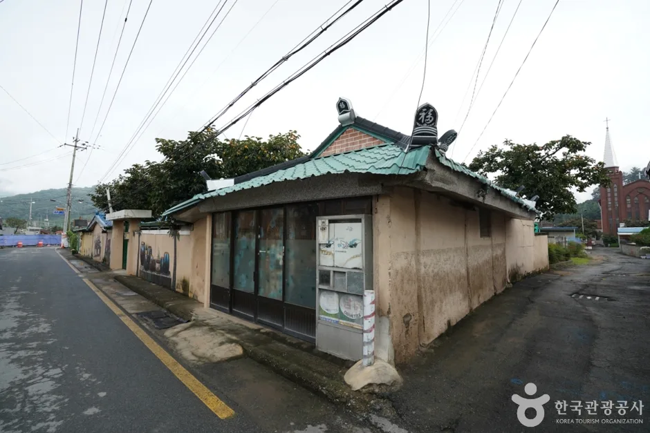 옛 고을에서 7080 근대 골목까지! 청도로 떠나는 타입슬립 여행_경북_청도_유천마을근대거리_4.jpg
