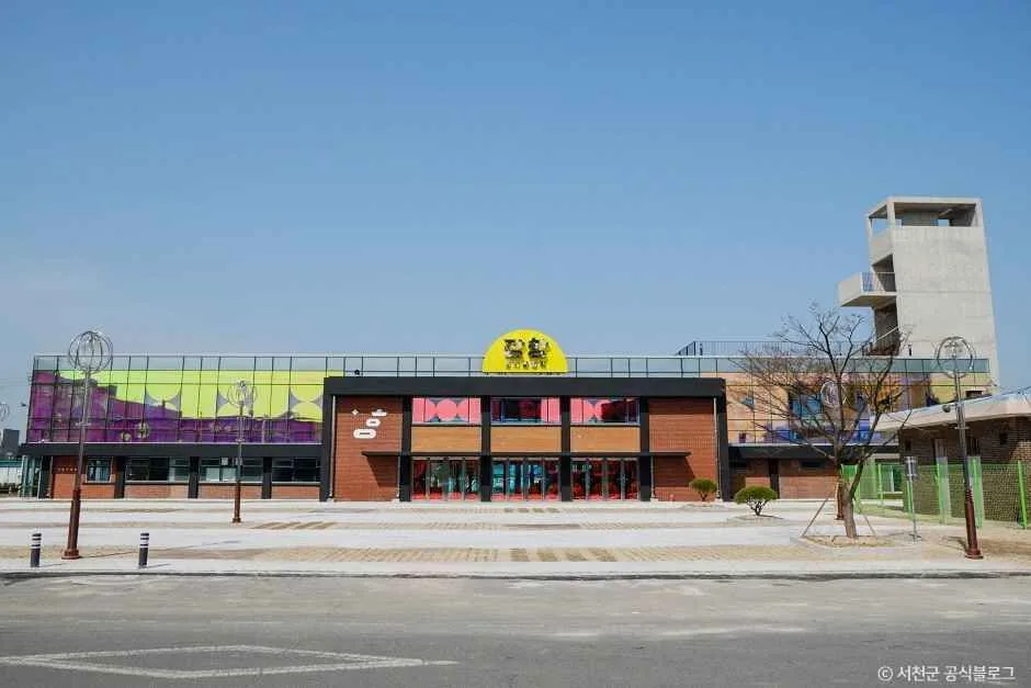 충남_서천_장항도시탐험역_외부_3.jpg