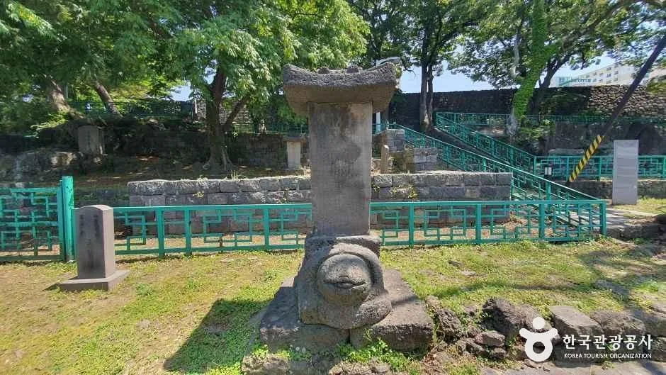 제주_제주_오현단_외부_3.jpeg