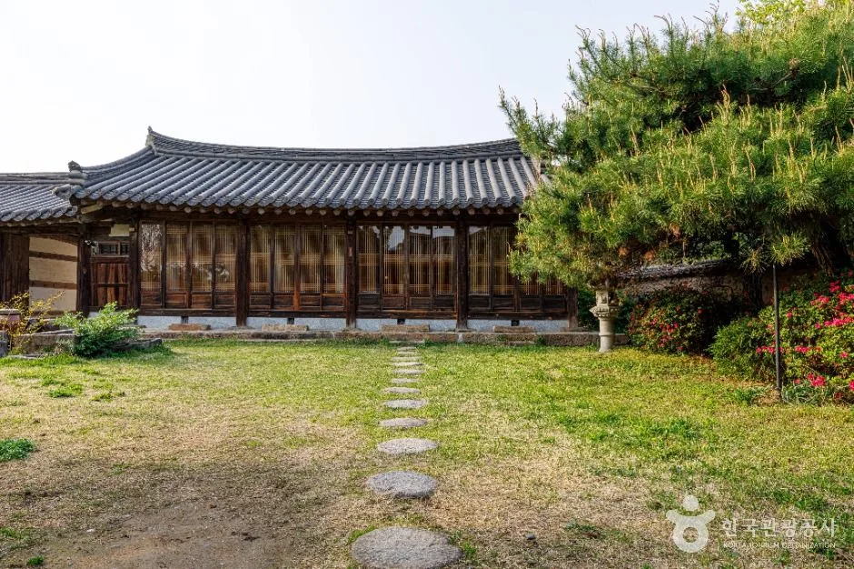 경북_경주_교촌마을_외부_08.jpg