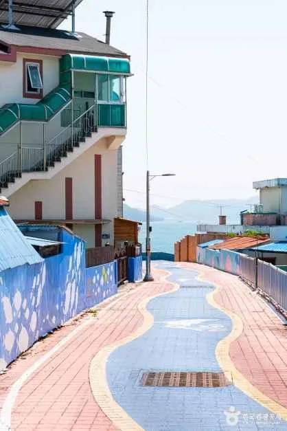 경남_사천_대방진굴항_외부_4.jpg