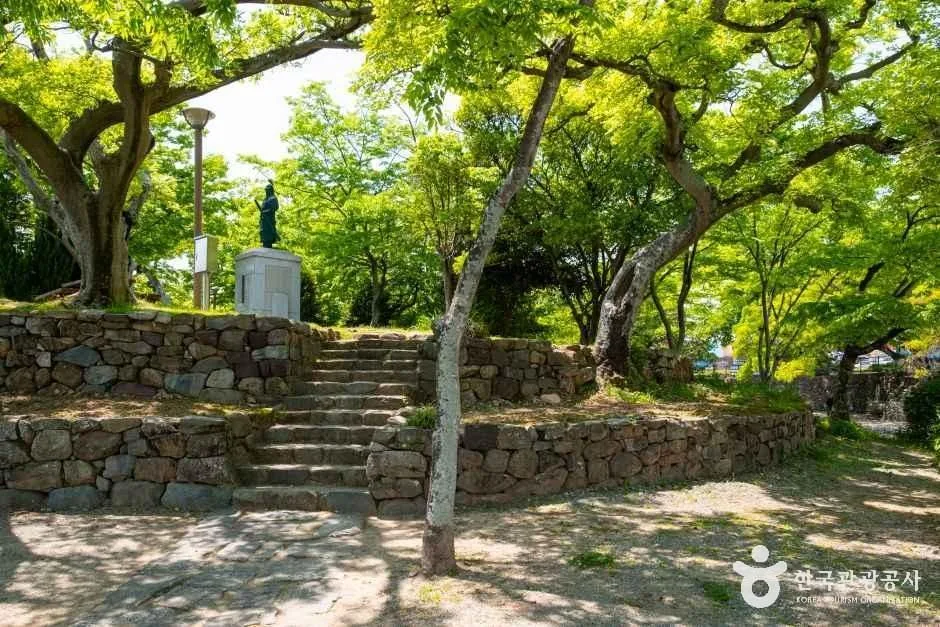 경남_사천_대방진굴항_외부_1.jpg