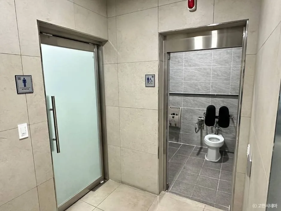 강원_정선_고한시네마_장애인화장실_남자