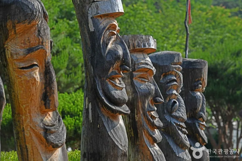 충남_청양_칠갑산장승공원_내부_1.jpg