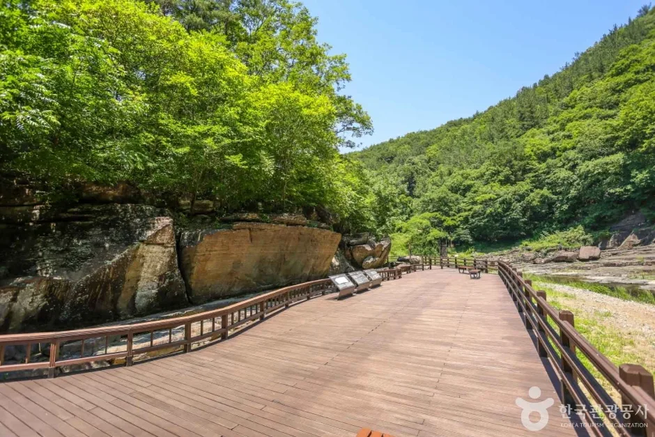 울주 천전리 명문과 암각화 (1)