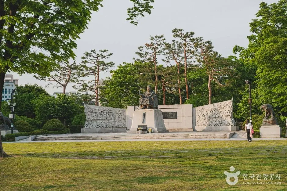 서울_성재이시영선생동상 (4)