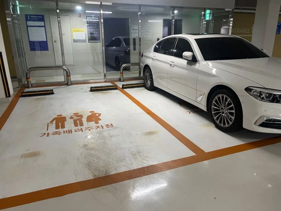 논현문화마루도서관_가족배려주차장