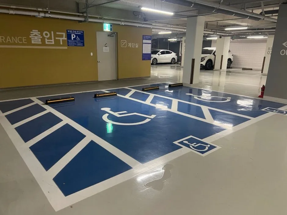 논현문화마루도서관_장애인주차장