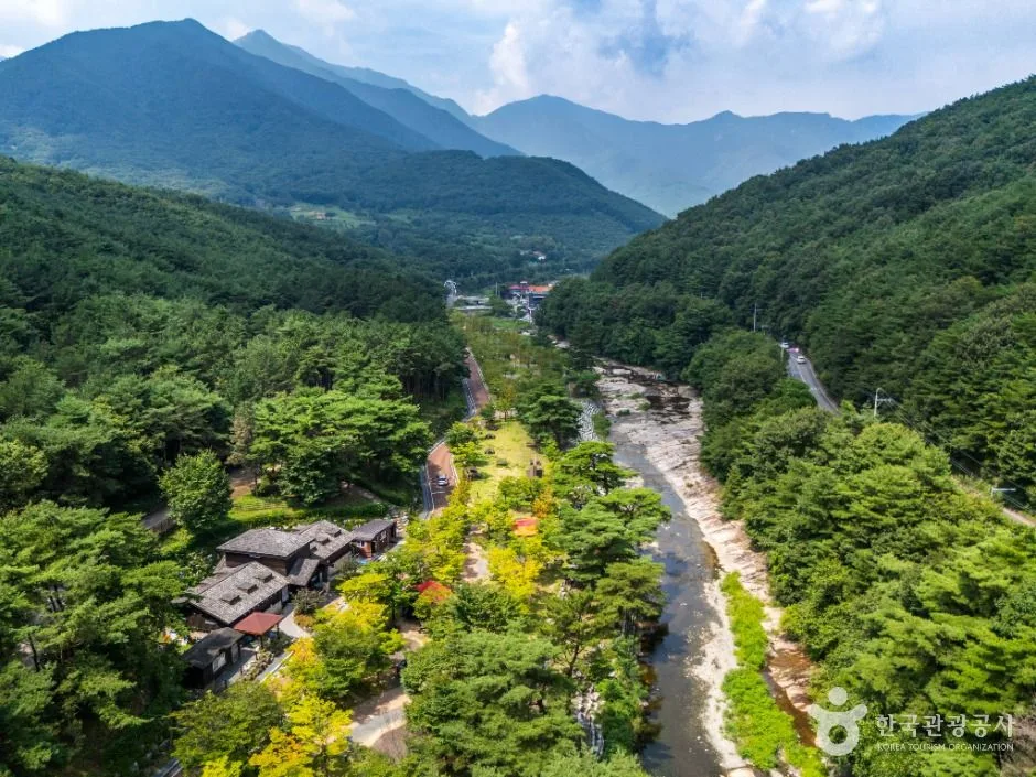 울산광역시_울주군_작천정계곡_기암괴석1.jpg