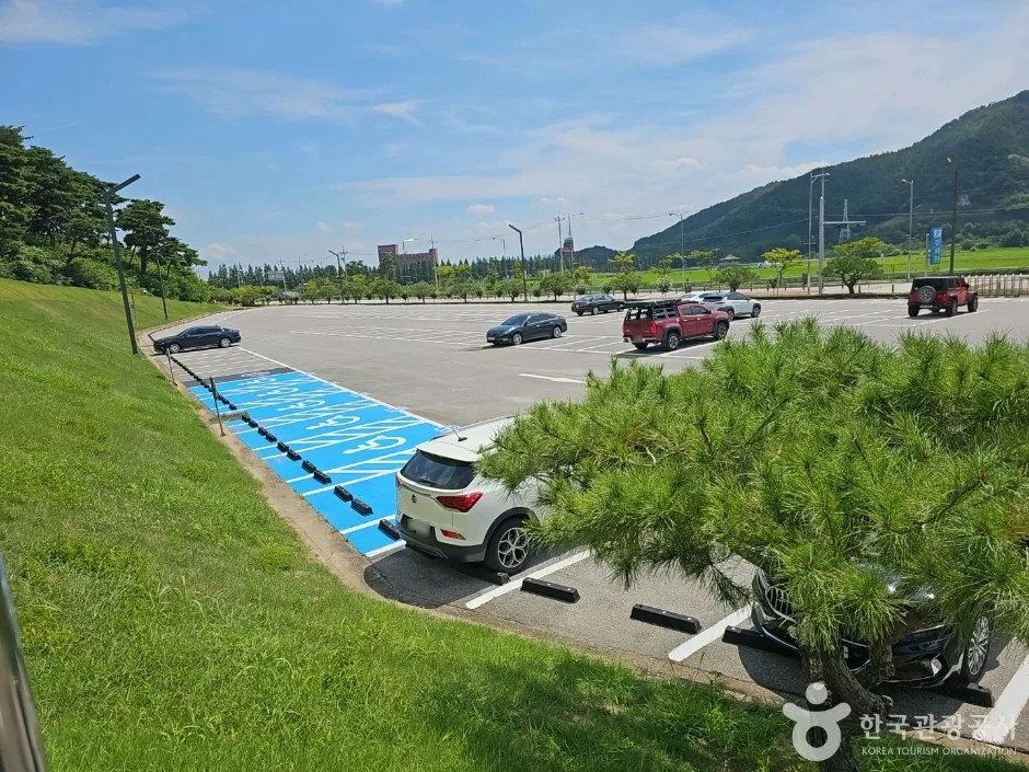 충남_예산_윤봉길의사기념관_외부_2.jpg