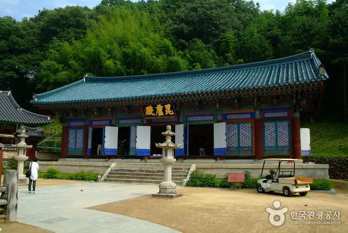 험준한 산자락에 숨은 천년고찰을 만나다