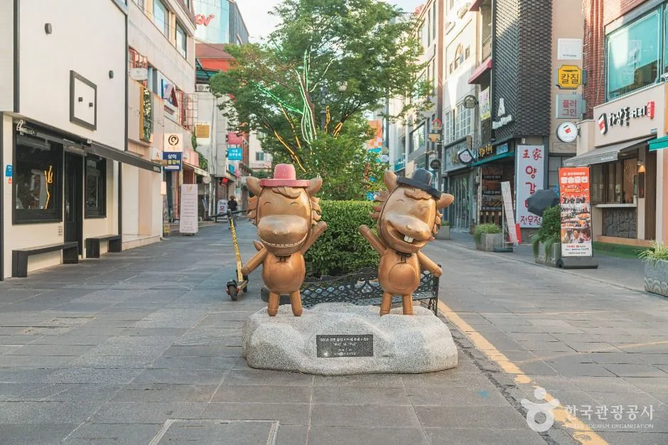 울산_중구_문화의거리_조형물_1.jpg