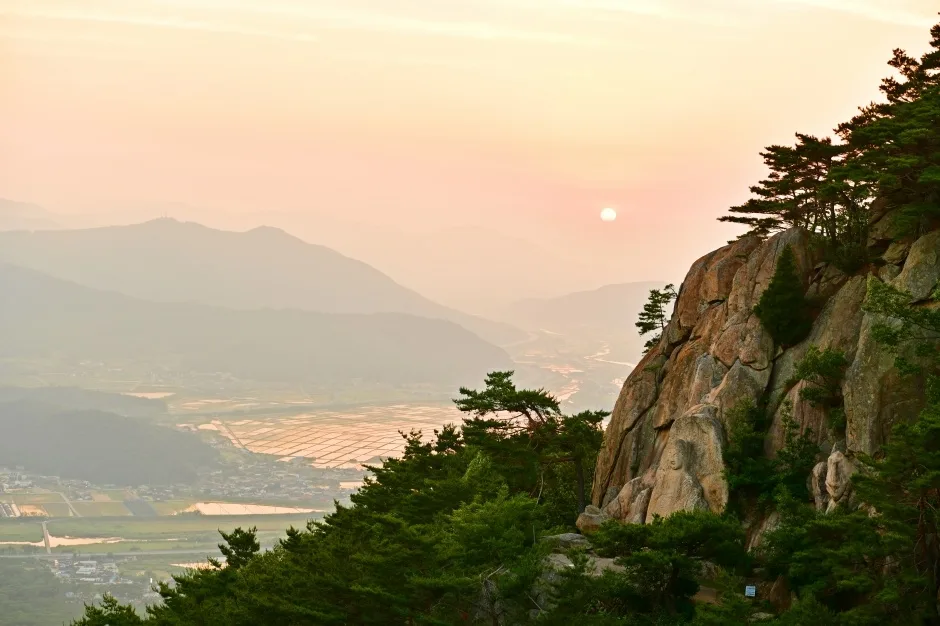 경주_남산 화강암 (경북 동해안 국가지질공원) (5).jpg