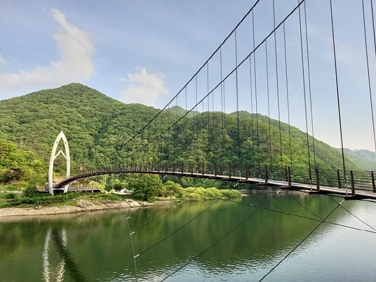 충북_괴산_연하협구름다리_외부_2.jpg