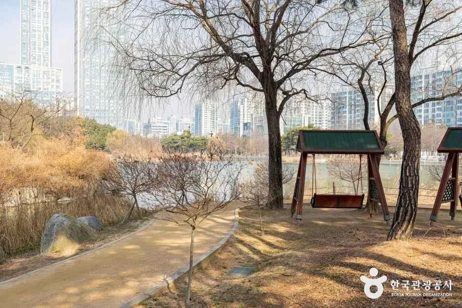 해돋이공원 장애인 화장실 내부