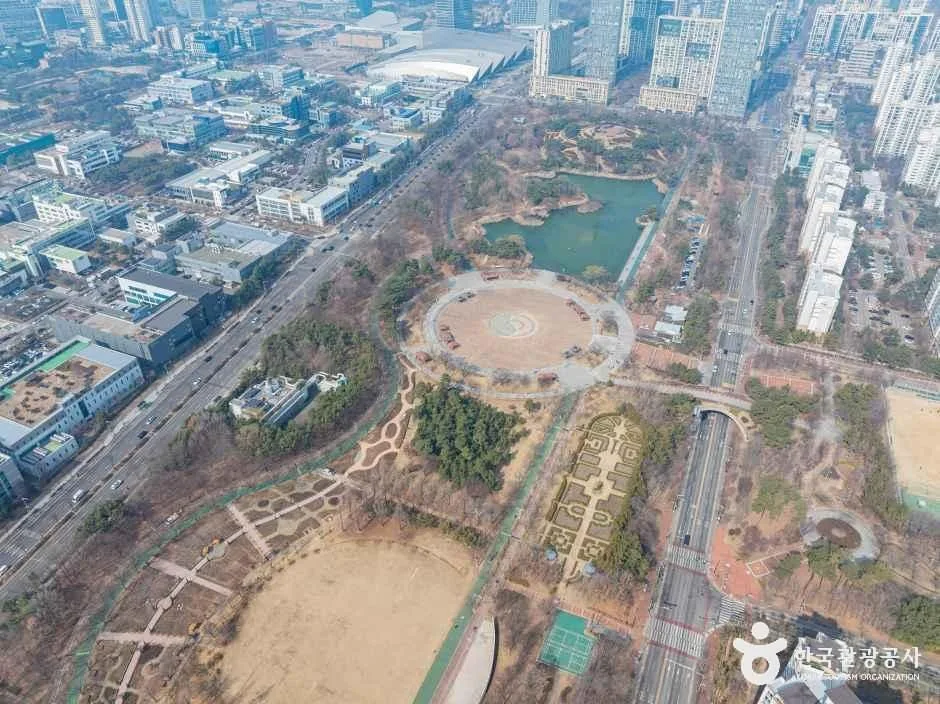 해돋이공원 장애인 전용 주차장 출입구 경사 없음