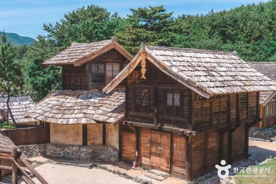 해양드라마세트장_장애인 화장실 입구문