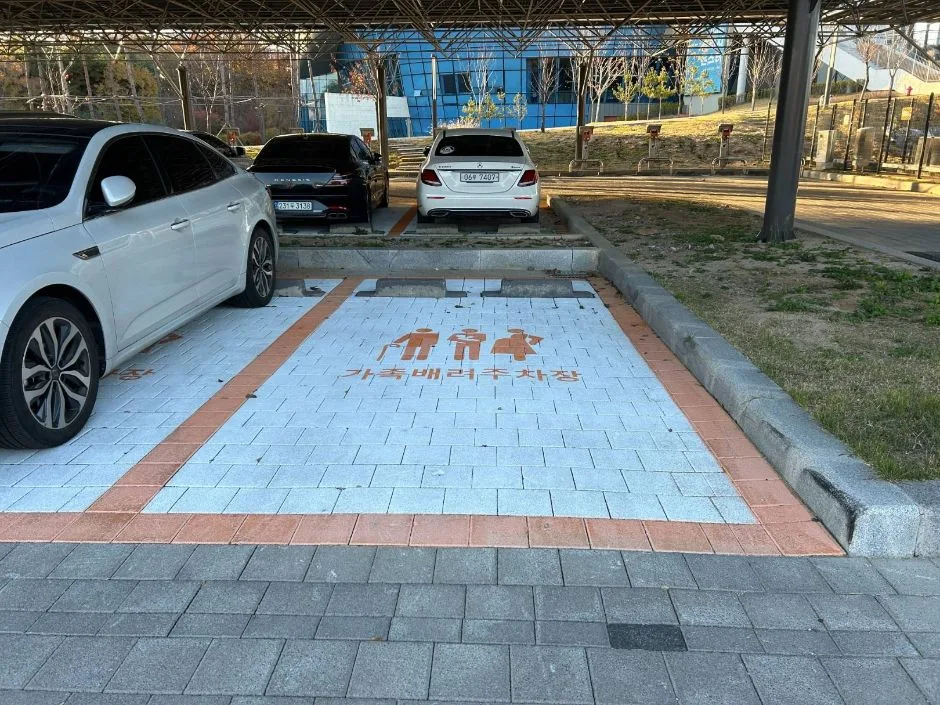 서울물재생체험관_장애인 화장실(외부에서 내부)