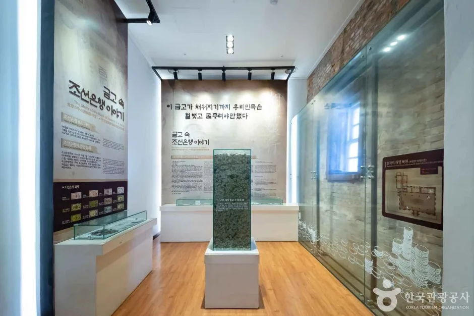 근대건축관 (구)조선은행군산지점 (7)
