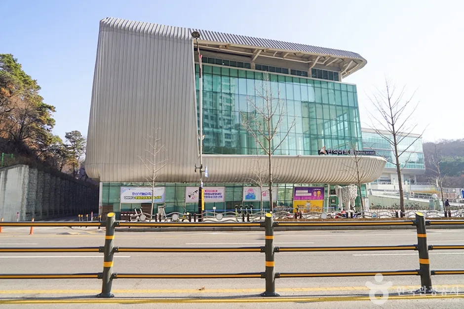 경기_화성_반석아트홀_내부_01.jpg