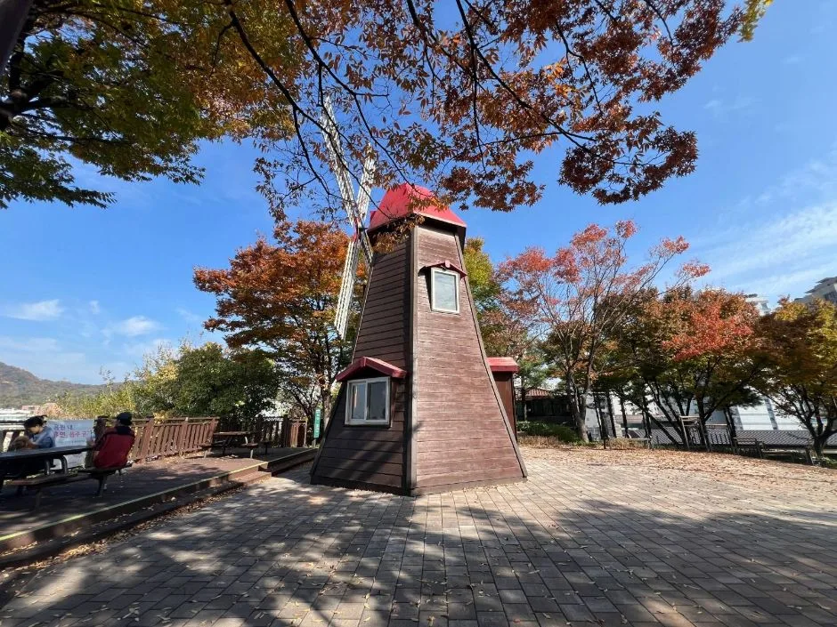 창천근린공원_올라가는 계단 미끄럼방지