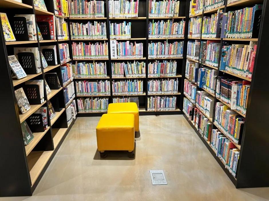 역삼도서관_1층 입구 바닥