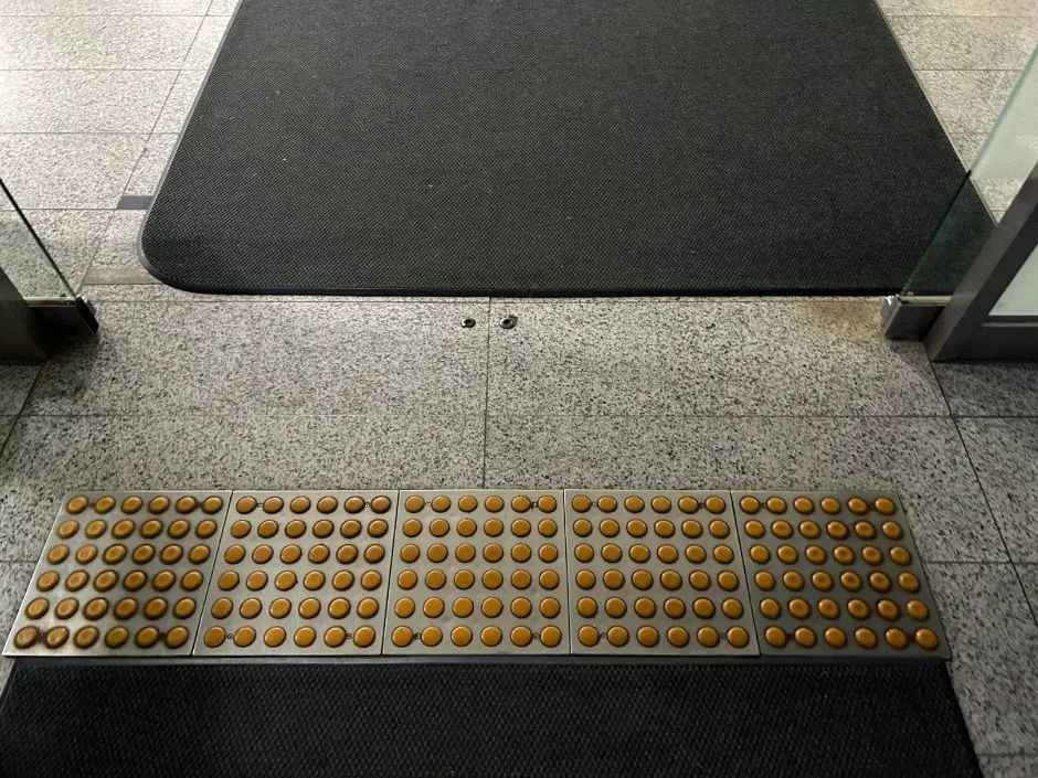 역삼도서관_1층 입구