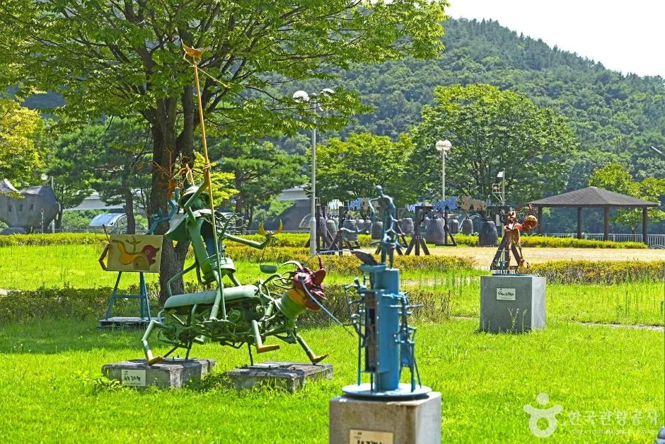 용담댐 조각공원 (3)