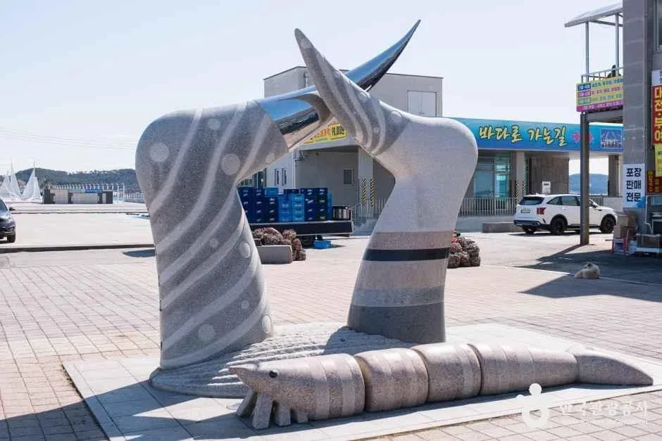 충남_홍성_남당항_조형물.jpg