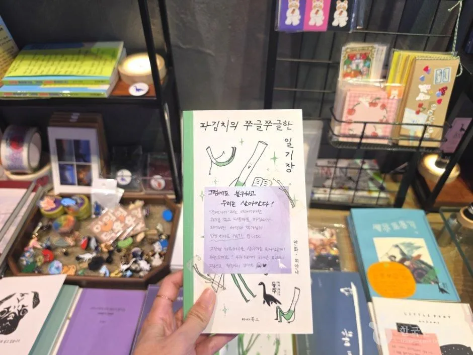 부산_서구_동주 책방_내부_4.jpg
