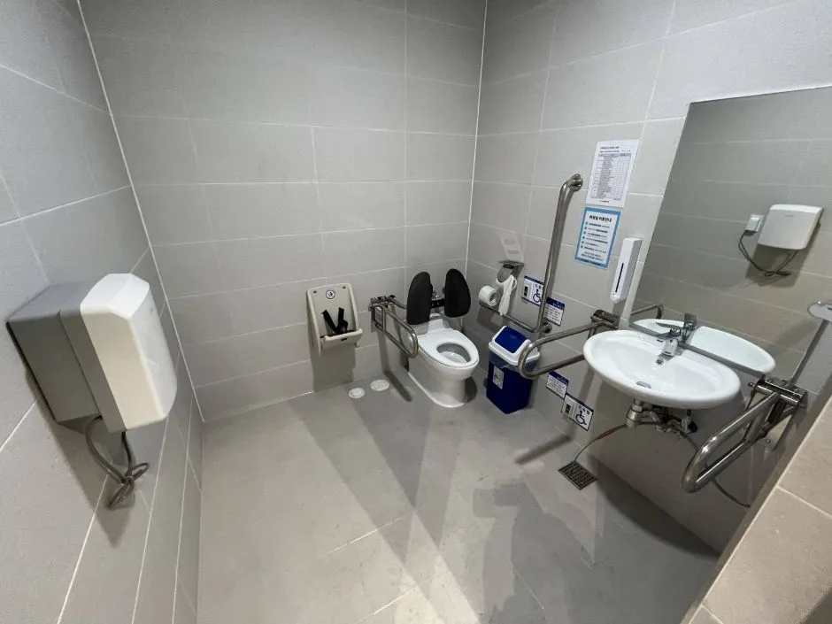 구로미래도서관_장애인화장실2