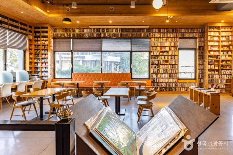 전주_전주영화호텔 영화도서관 (5)
